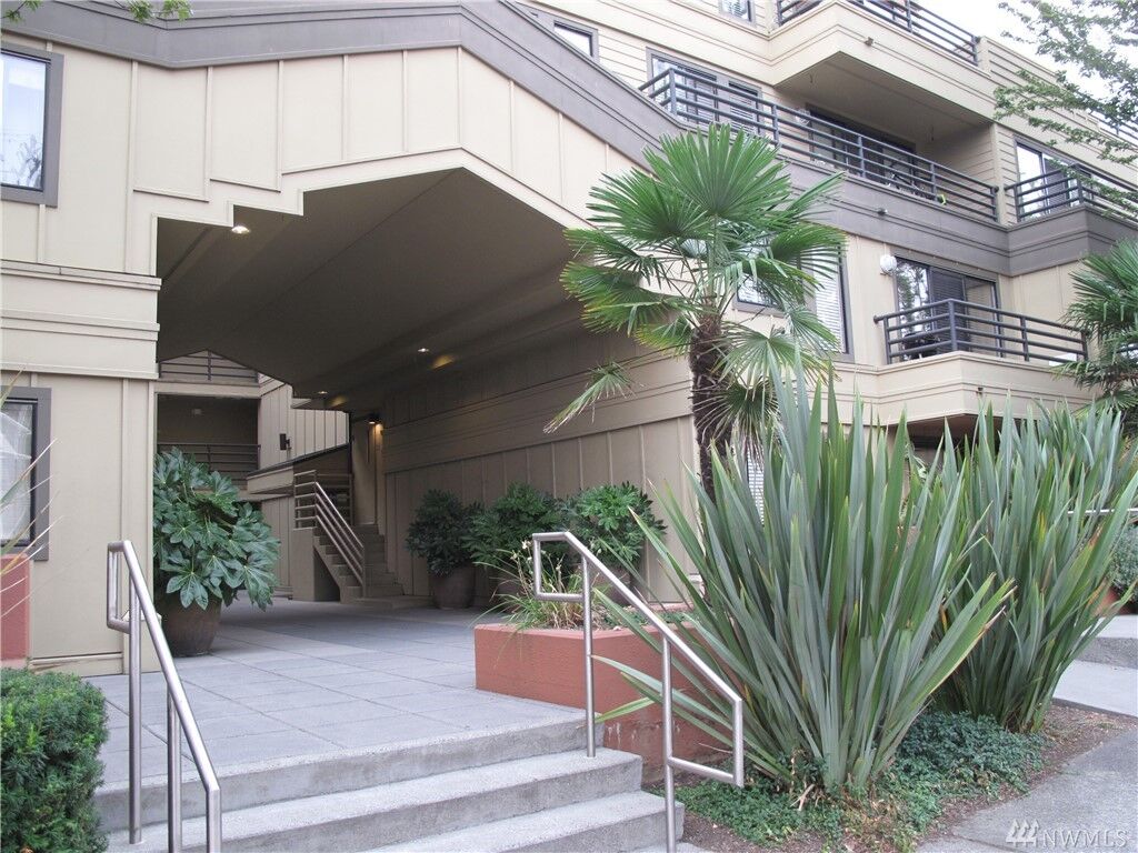 Property Photo: 3411 Wallingford Ave N 33 WA 98103