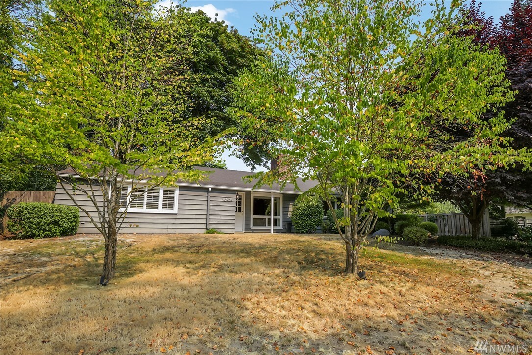Property Photo:  10424 NE 17th St  WA 98004 