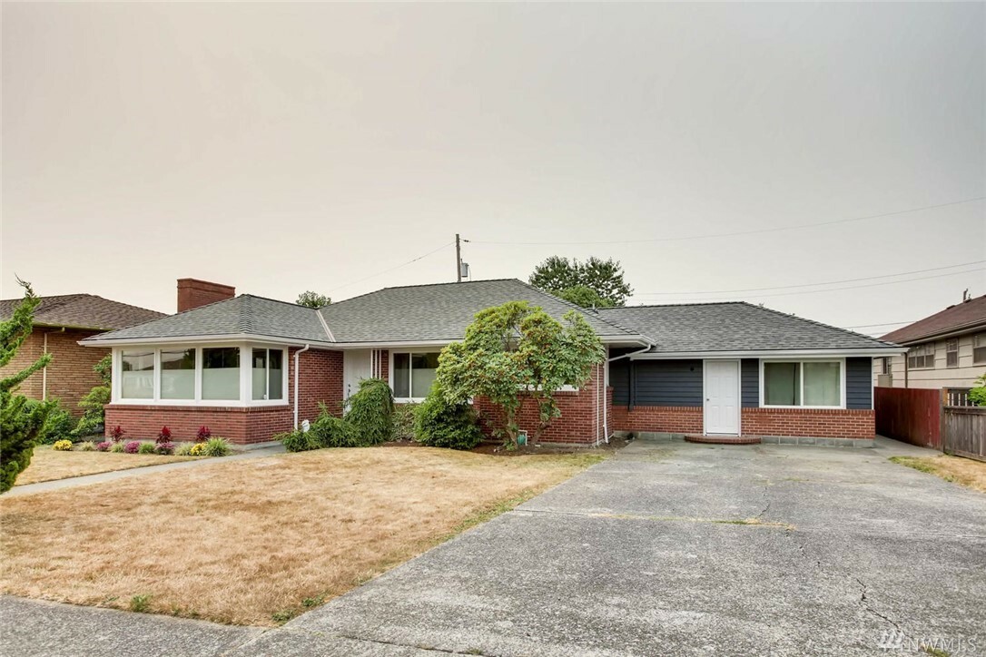 Property Photo:  5009 28th Ave S  WA 98108 