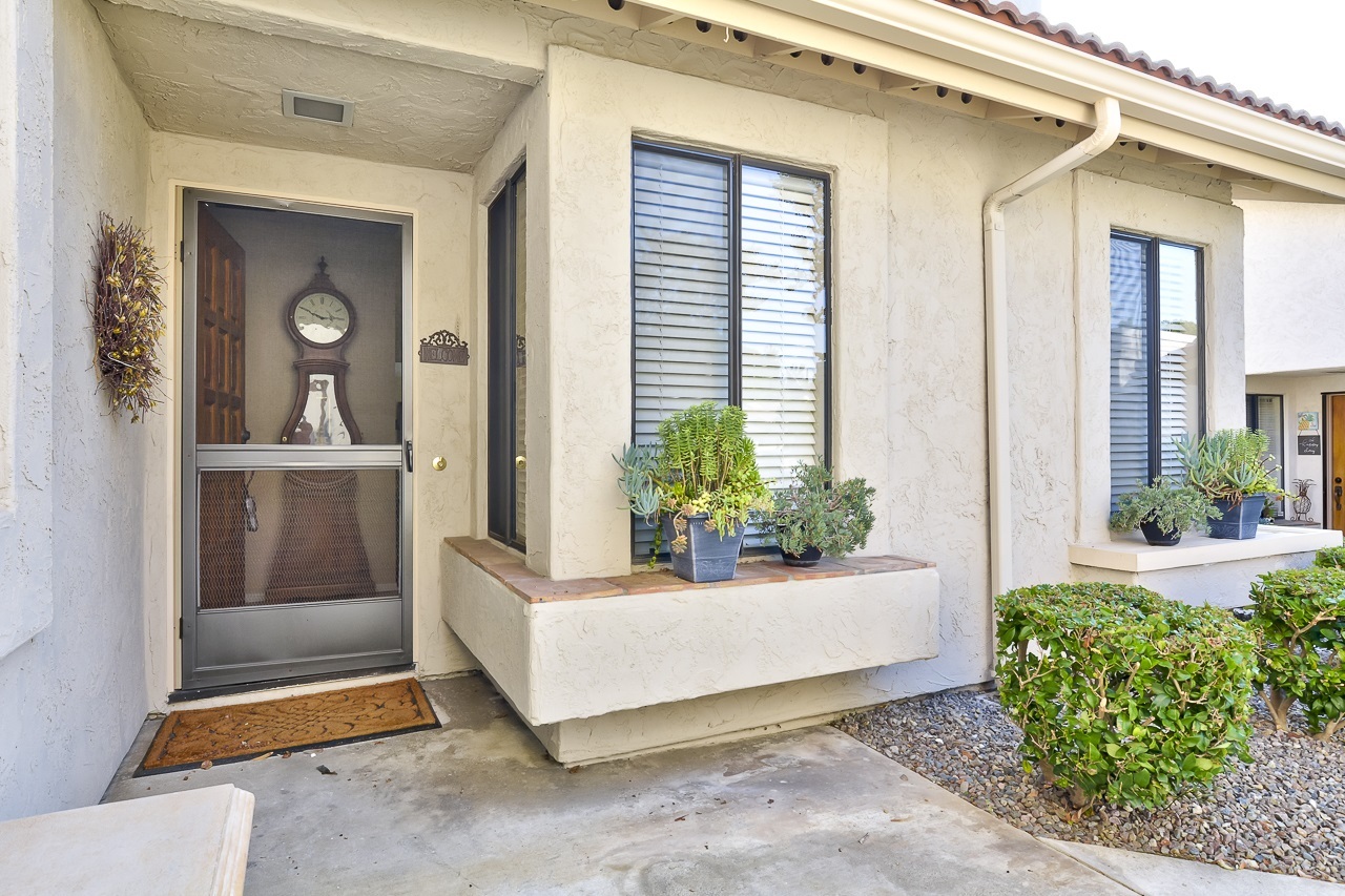 Property Photo: 12833 Via Moura CA 92128