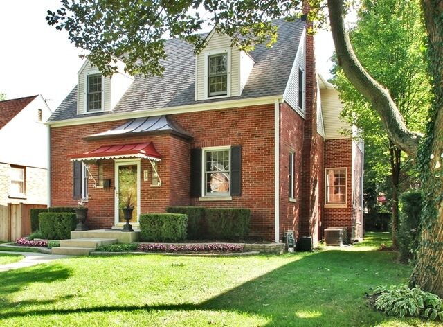 Property Photo: 919 Washington Avenue IL 60068