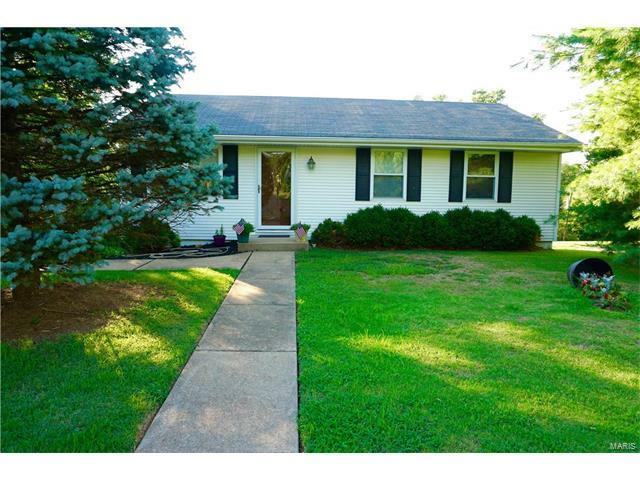 Property Photo: 1005 Burgundy Lane 63011