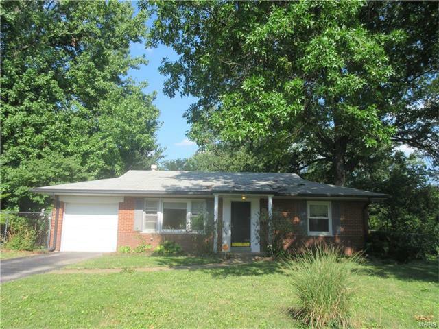 Property Photo:  806 Uplynn Drive   63135 