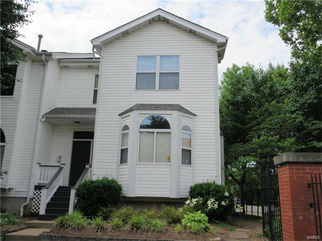 Property Photo: 5788 Kingsbury Place 63112