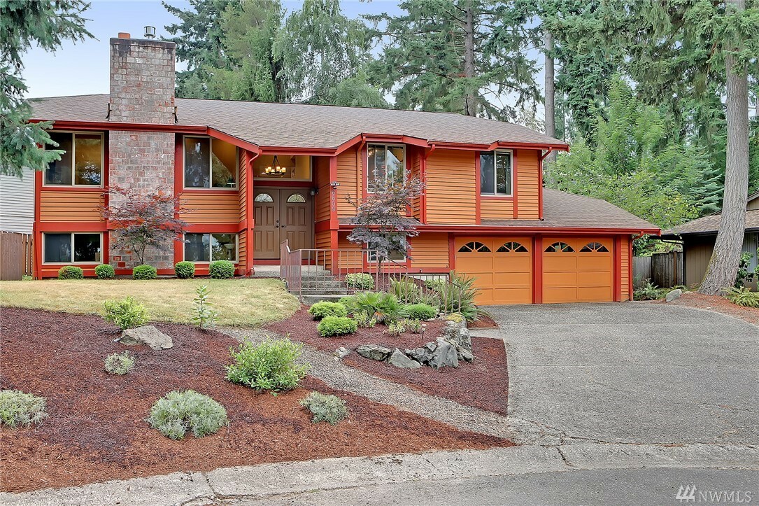 Property Photo:  6609 117th Ave SE  WA 98006 