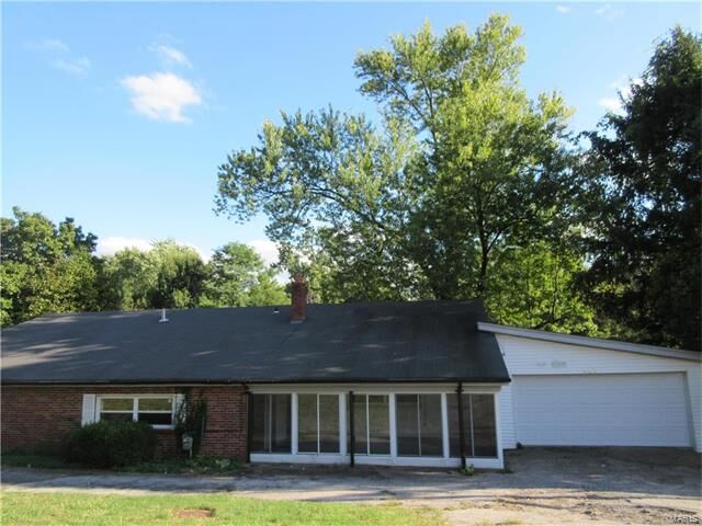 Property Photo: 422 Powell Avenue 63135