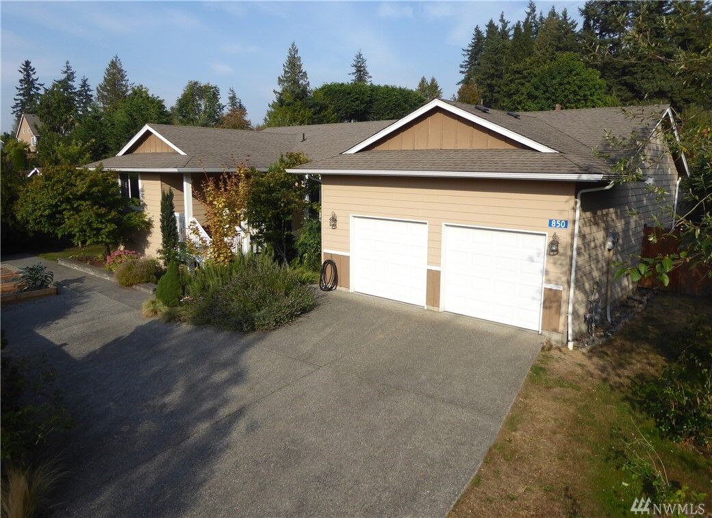 Property Photo:  850 S 30th Street  WA 98274 