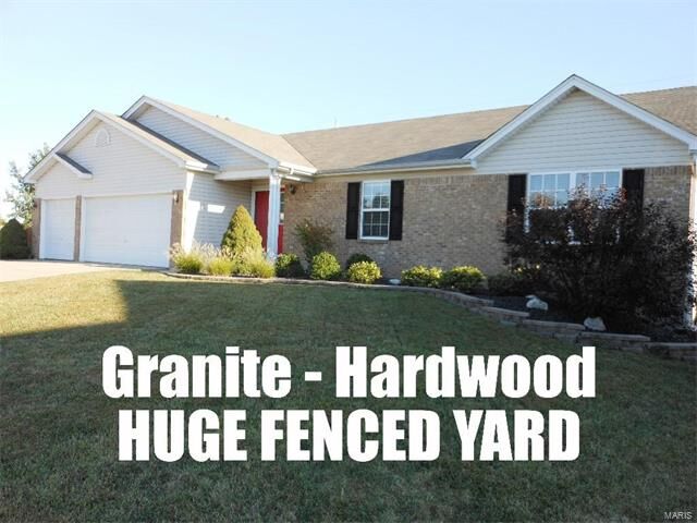 Property Photo:  1839 Packard Court   63368 