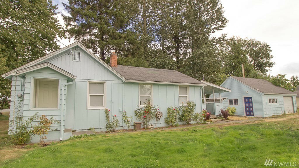 Property Photo:  2032 Cherry St  WA 98248 