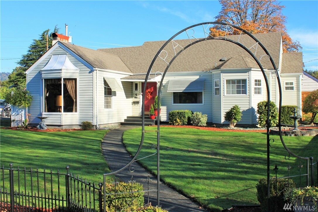 Property Photo:  5  Park Place  WA 98632 
