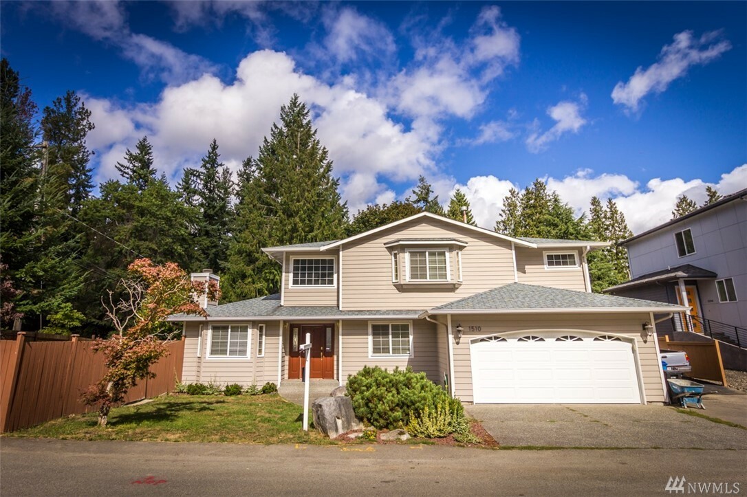 Property Photo:  1510 N 149th Ct  WA 98133 