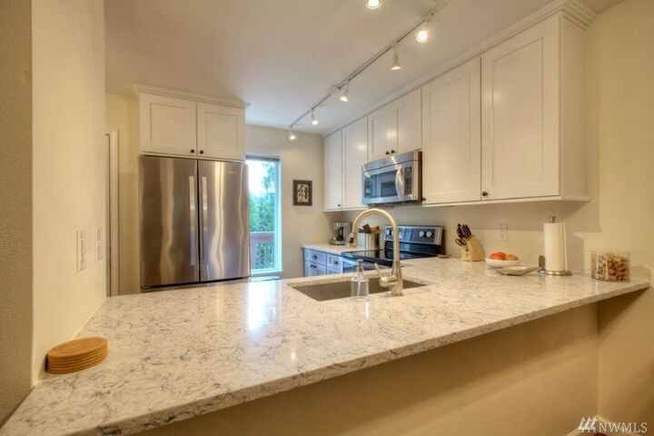 Property Photo:  515  Newport Way NW B5  WA 98027 