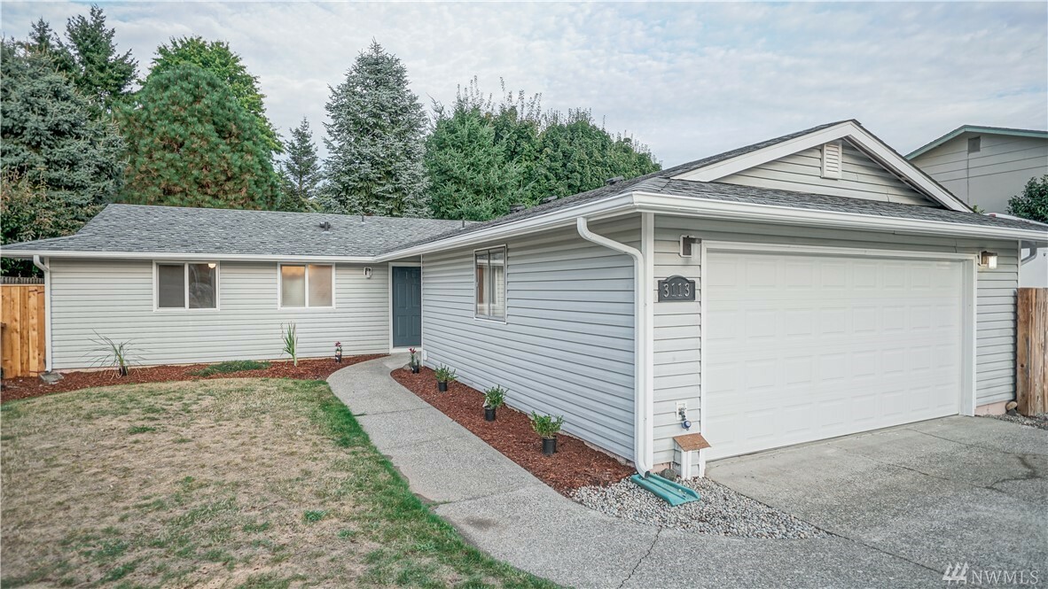 Property Photo:  3113 N Whitman St  WA 98407 