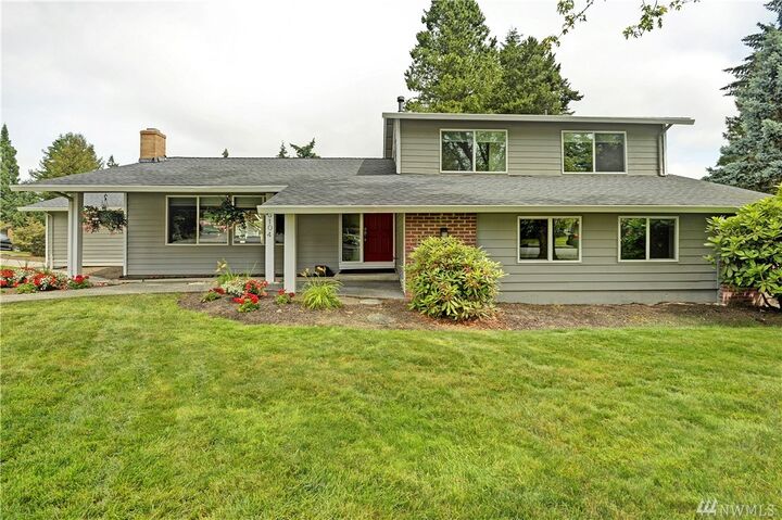 Property Photo:  3104 181st Ave NE  WA 98052 