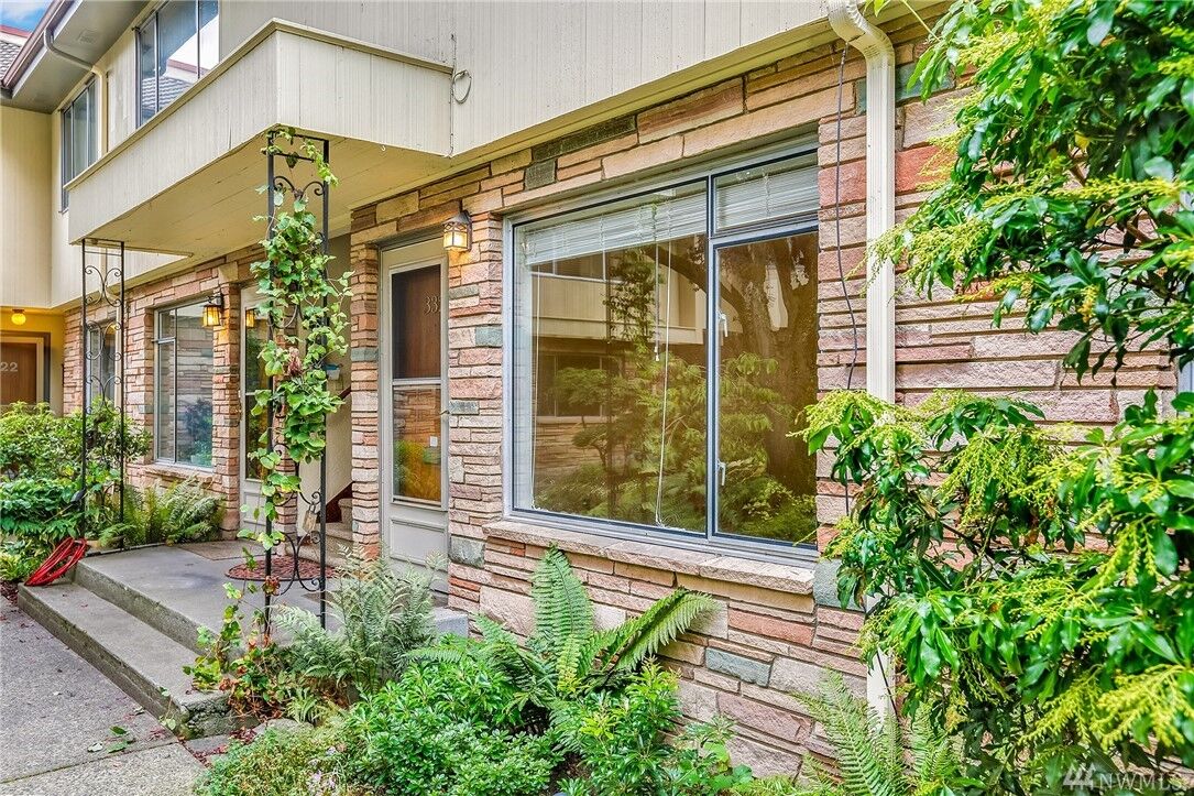 Property Photo:  332  Summit Avenue E  WA 98102 