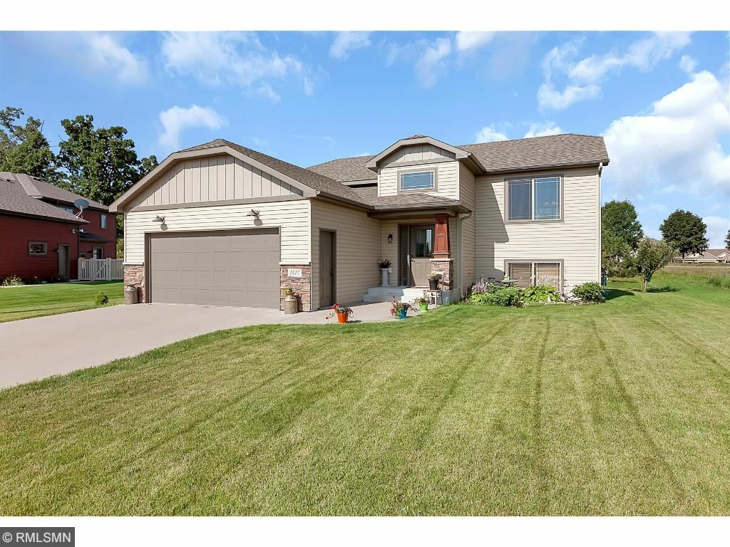 Property Photo:  1517 Killdeer Avenue  MN 56377 