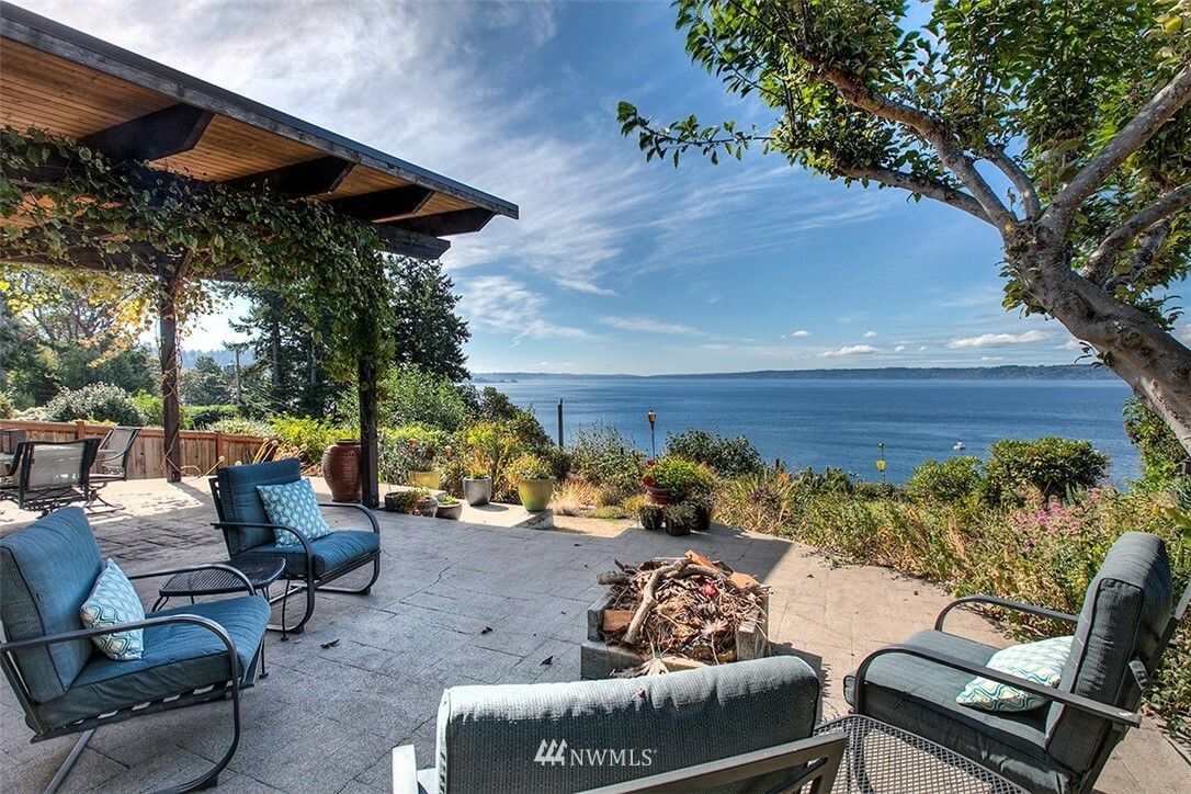 Property Photo:  12271 Shorewood Drive SW  WA 98146 