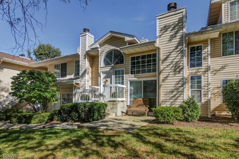 Property Photo:  20 Crossfield Ct  NJ 07921 