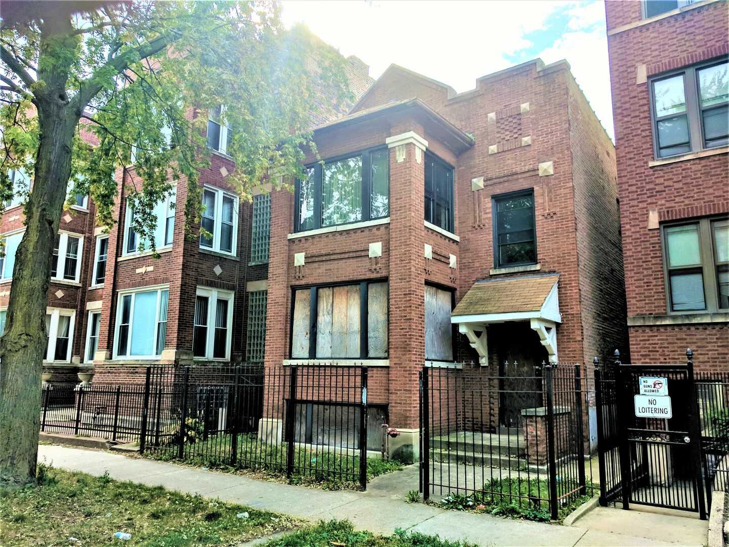 Property Photo: 6832 S Ridgeland Avenue IL 60649