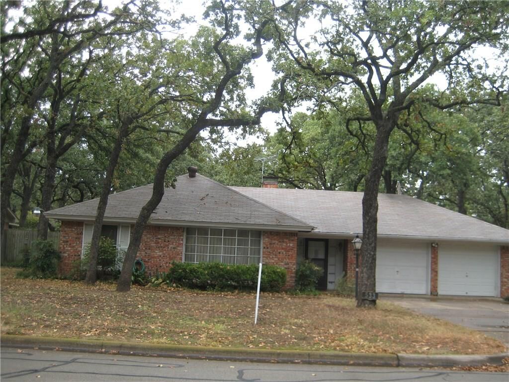 Property Photo:  533 Circleview Drive S  TX 76054 