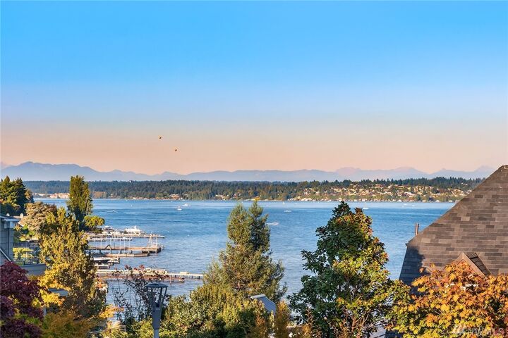 Property Photo:  3141 E Laurelhurst Dr NE  WA 98105 