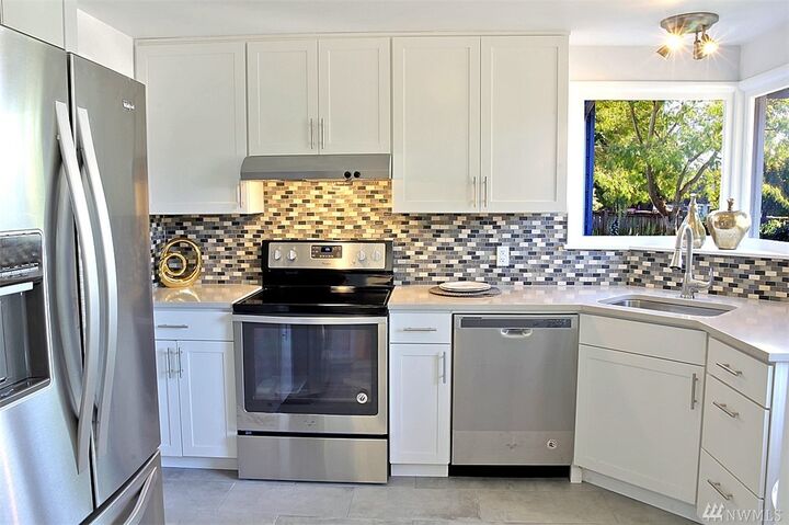 Property Photo: 506 N 104th St WA 98133