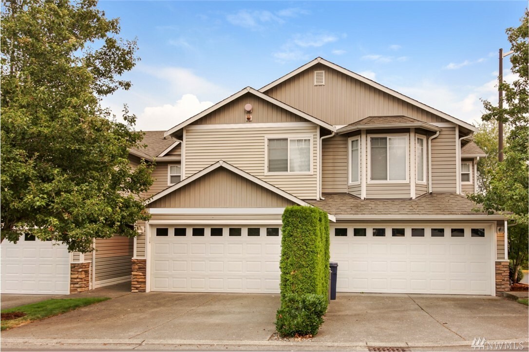 Property Photo: 4110 214th St SW C WA 98043