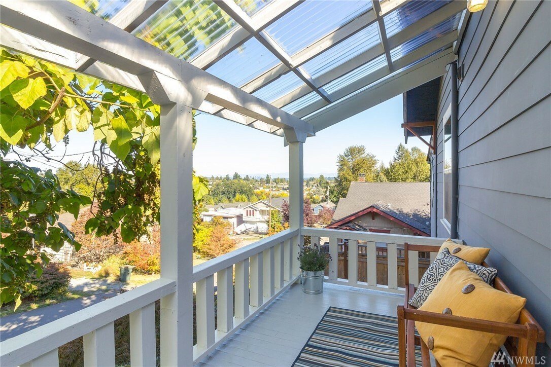 Property Photo: 2305 S Forest St WA 98144