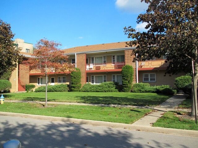 Property Photo:  13 N Clifton Avenue 201  IL 60068