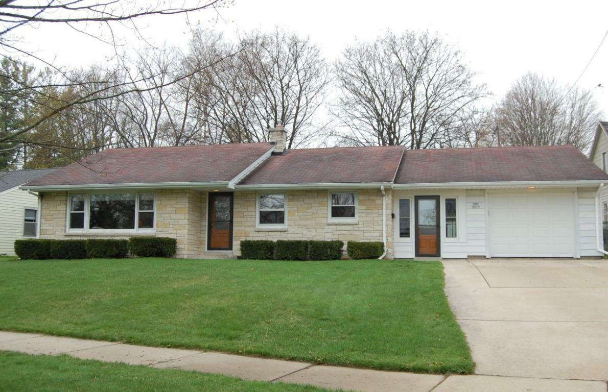 Property Photo:  W60n349 Hilbert Ave  WI 53012-2401 