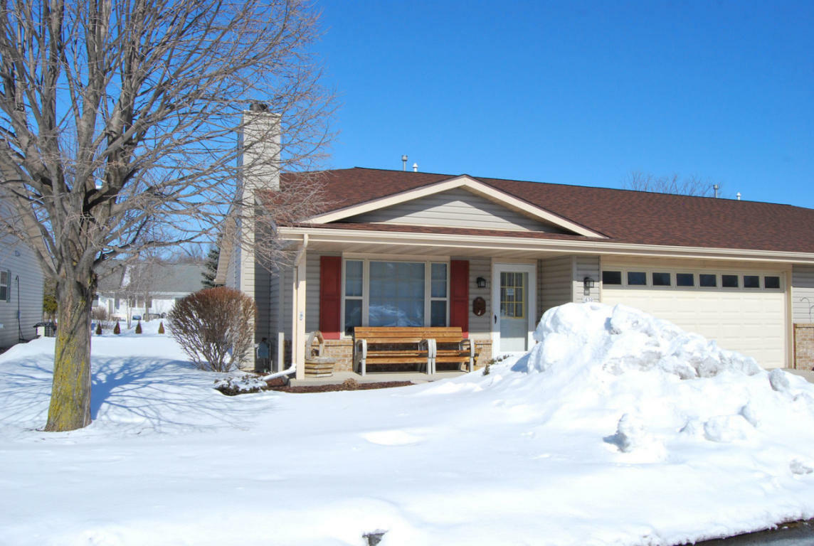 Property Photo: 1630 Garden Ln WI 53095-5526