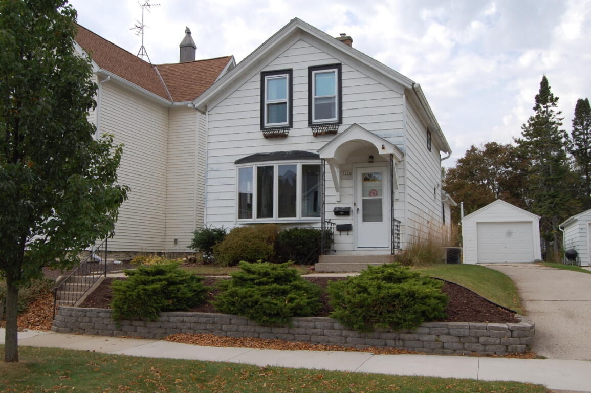 Property Photo:  1606 N 3rd St  WI 53081 