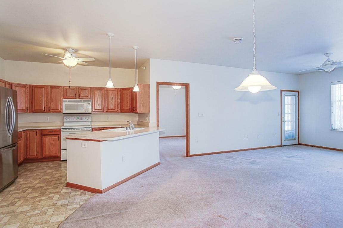 Property Photo:  3960 S Prairie Hill Ln 105  WI 53228-2365 