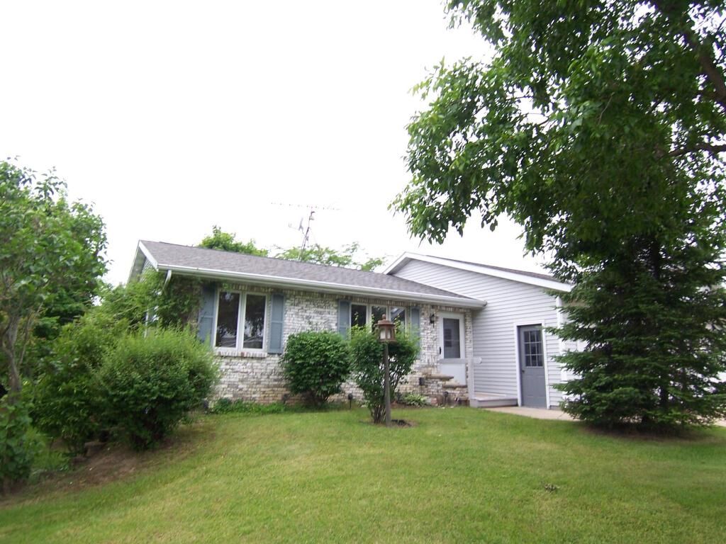 Property Photo: N2020 E River Ct WI 53010-2953