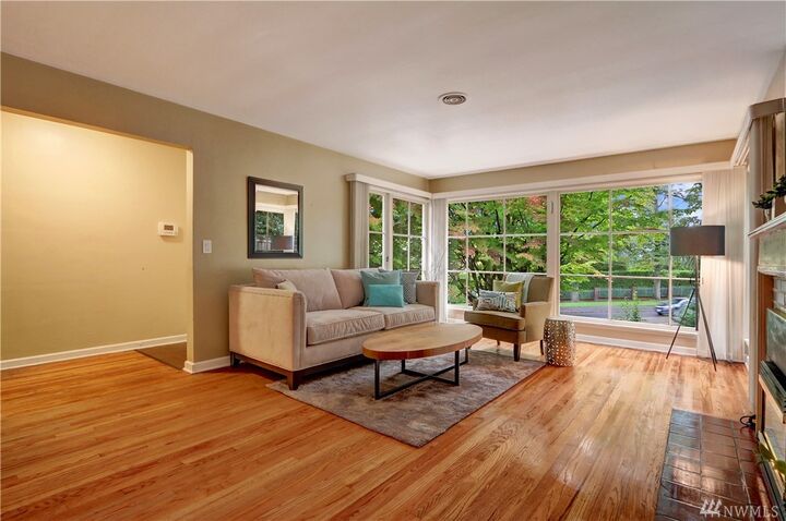 Property Photo: 3303 E Madison St WA 98112