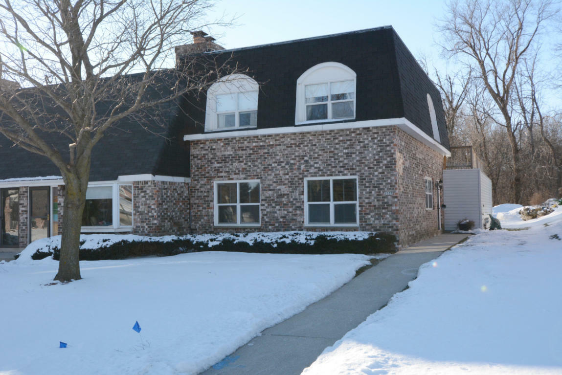 Property Photo:  2033 Chateau Ct  WI 53024 