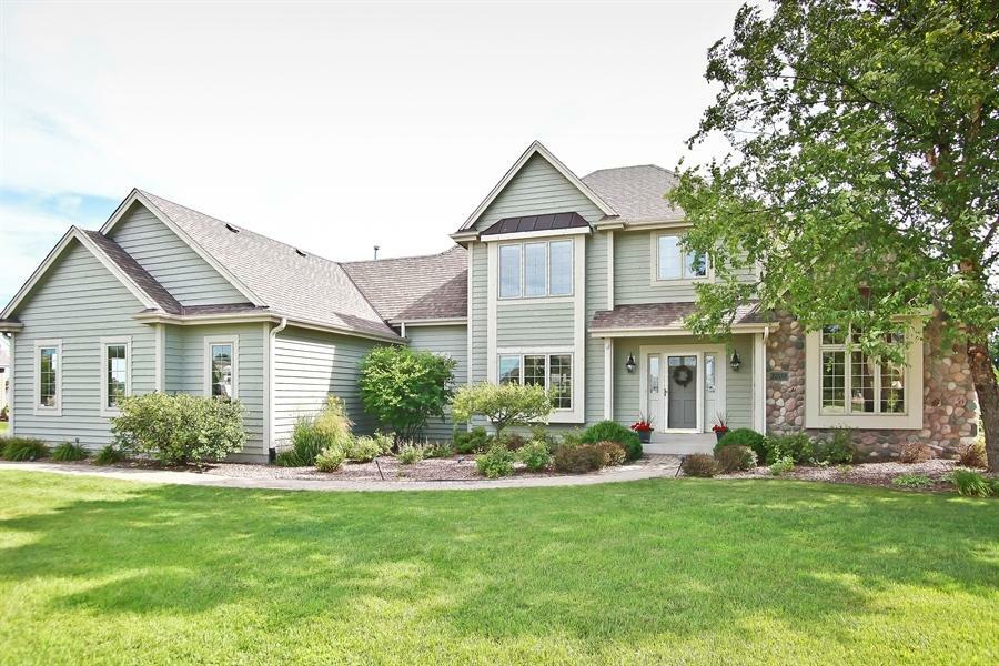 Property Photo:  1008 Woods Dr  WI 53029 