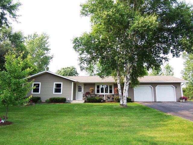 Property Photo: 1892 Newark Dr WI 53090