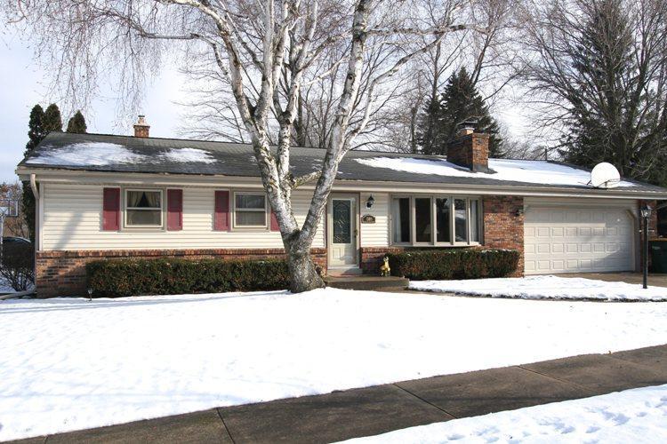 Property Photo: 1309 Sandra Ln WI 53095-4941