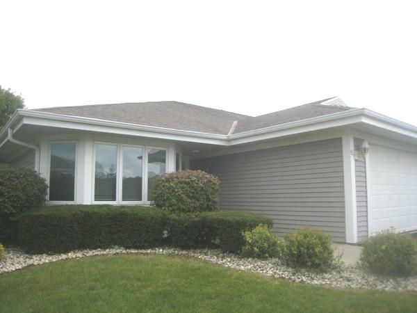 Property Photo:  11028 N Mequon Square Dr  WI 53092-8529 