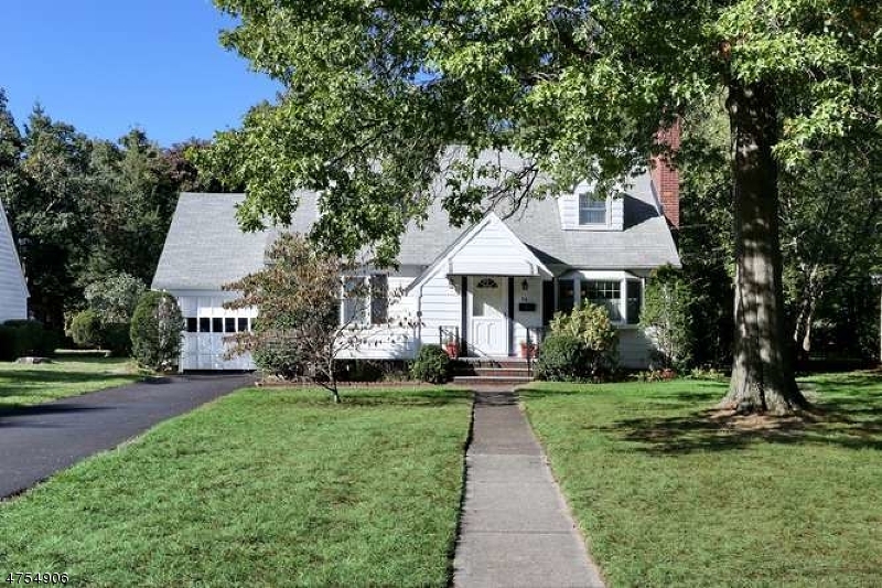 Property Photo: 34 Somerset Ct NJ 07452