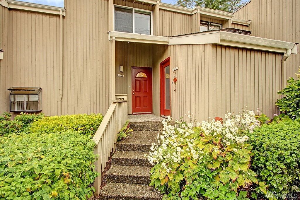Property Photo: 17014 NE 80th St C6 WA 98052