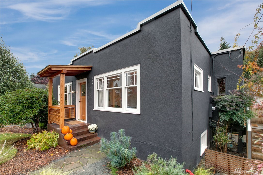Property Photo: 353 N 81st St WA 98103