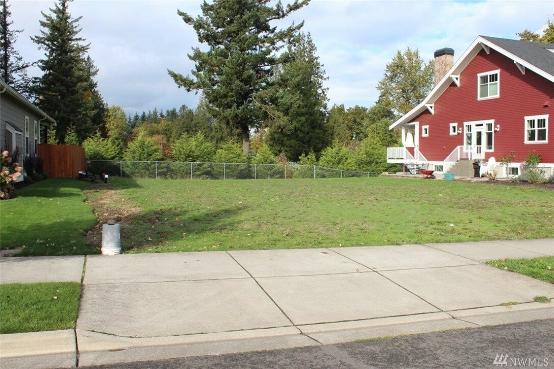 Property Photo:  1513 Foxtail St  WA 98264 