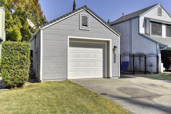 2304 Sandcastle Way  Sacramento CA 95833 photo