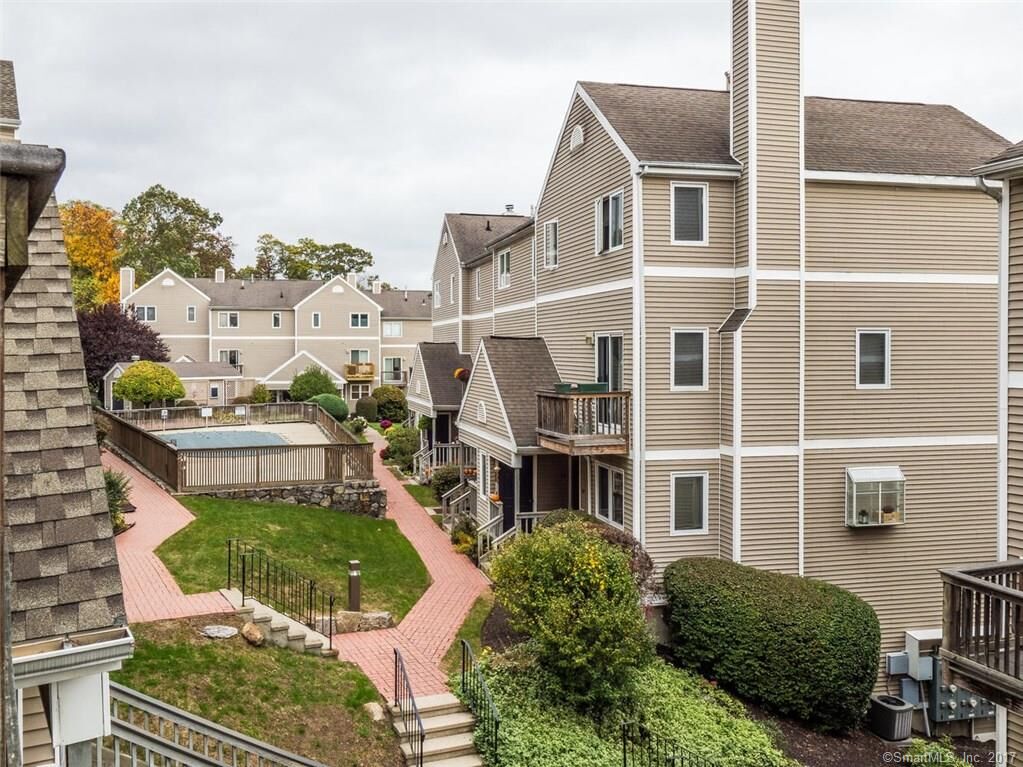 Property Photo: 17 Glenrock CT 06850