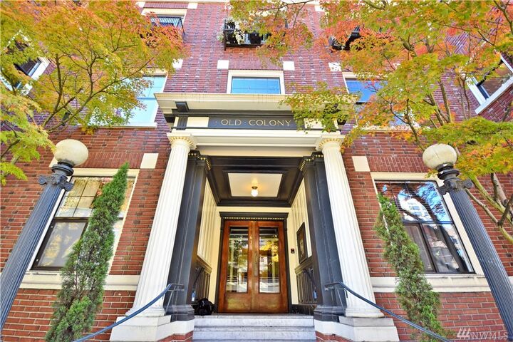 Property Photo:  615 Boren Ave 21  WA 98104 