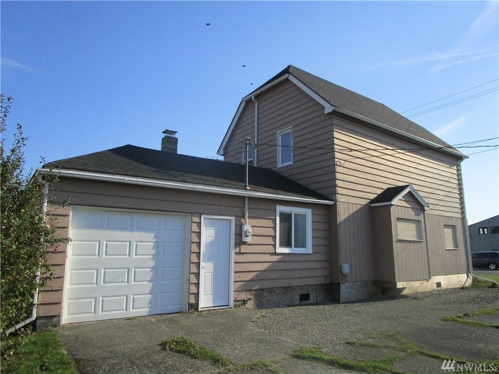 Property Photo:  800 E Market St  WA 98520 