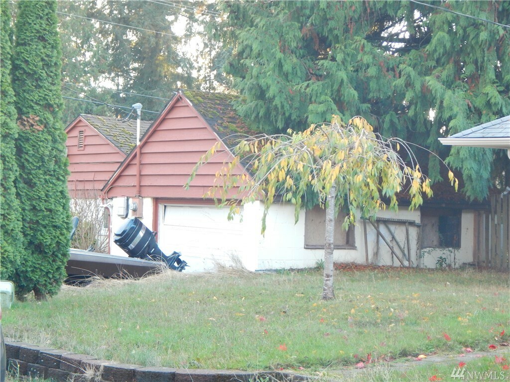 Property Photo: 5303 236th St SW WA 98043