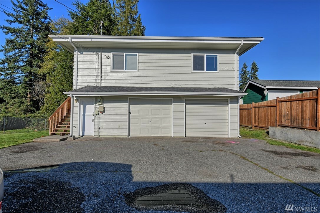 Property Photo:  1423 108th St SW A &Amp B  WA 98204 